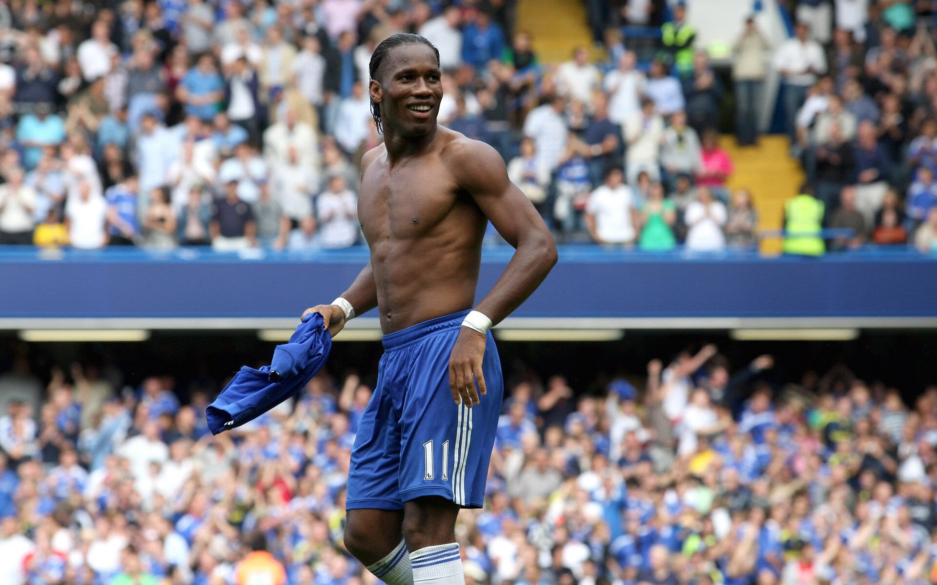 阿圭罗的利刃与沙漠的玫瑰，当两种奇迹在足球史中交汇